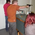Martin Larcher und Andreas Noldin mit der Luftpistole