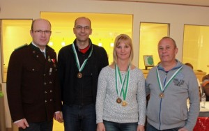 3. Platz für die Mannschaft: v.l. BezSpl. Hermann Novotny, Christof Melmer, Angelika und Christian Sporer