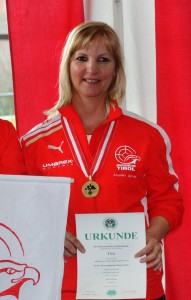 Angelika Sporer mit der goldenen Mannschaftsmedaille
