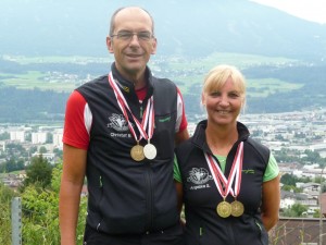 Angelika Sporer und Christof Melmer mit ihren Medaillen