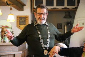 Karl Frauenhoffer mit der Schützenkette